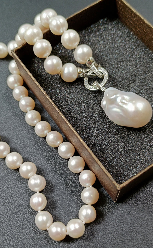 Handmade Baroque+Round shaped Fresh water pearls Necklace